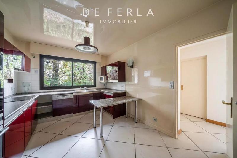 Maison - 240 m² - 7 pièces