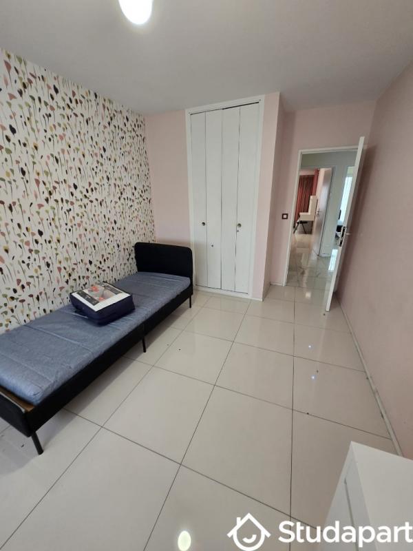 Chambre - 12 m² - 1 pièce