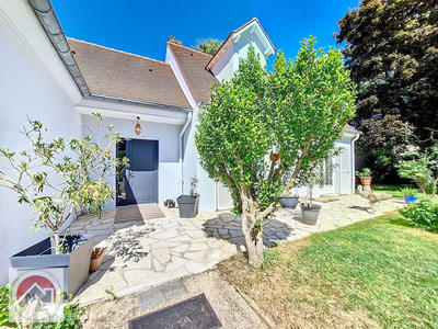 Maison - 230 m² - 7 pièces