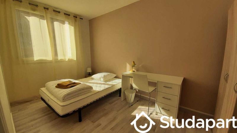 Chambre - 10 m² - 1 pièce