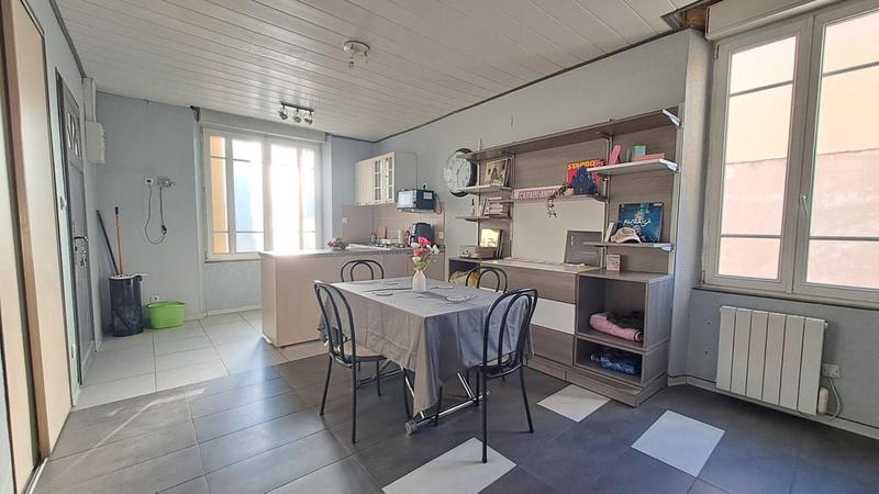 Maison - 224 m² - 8 pièces