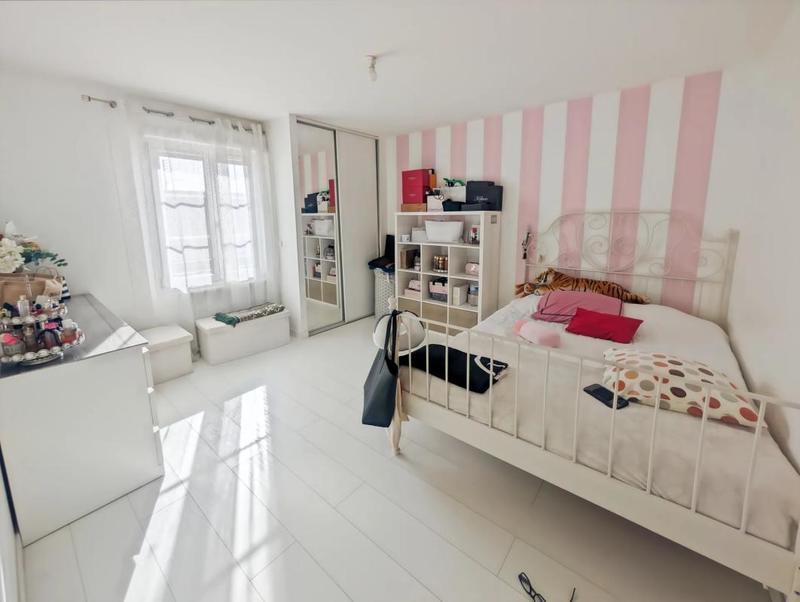 Maison - 180 m² - 8 pièces