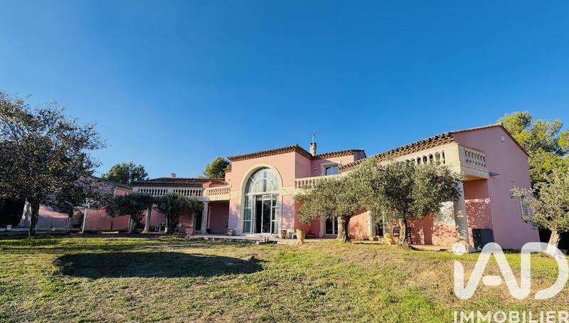 Maison - 300 m² - 5 pièces