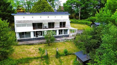 Maison - 180 m² - 8 pièces