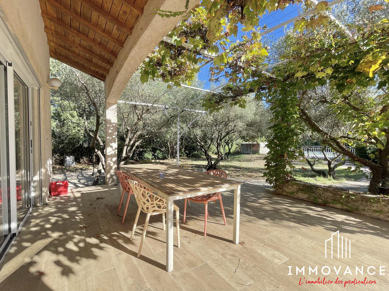 Maison traditionnelle - 240 m² - 6 pièces