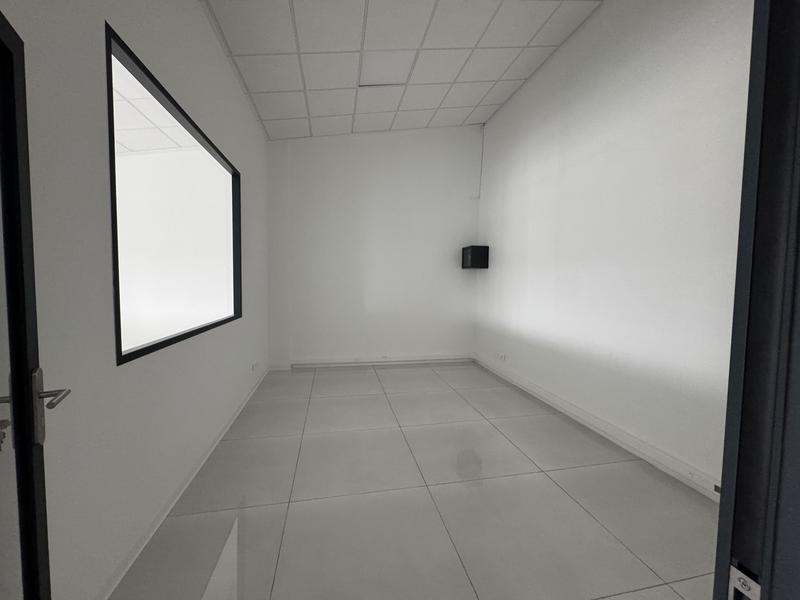 Bureau - 100 m² - 1 pièce