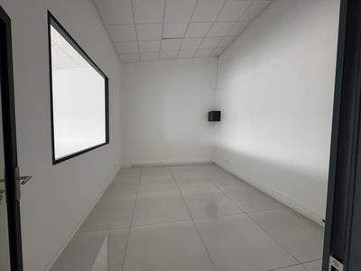 Bureau - 100 m² - 1 pièce