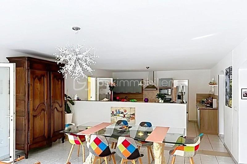 Villa - 180 m² - 8 pièces