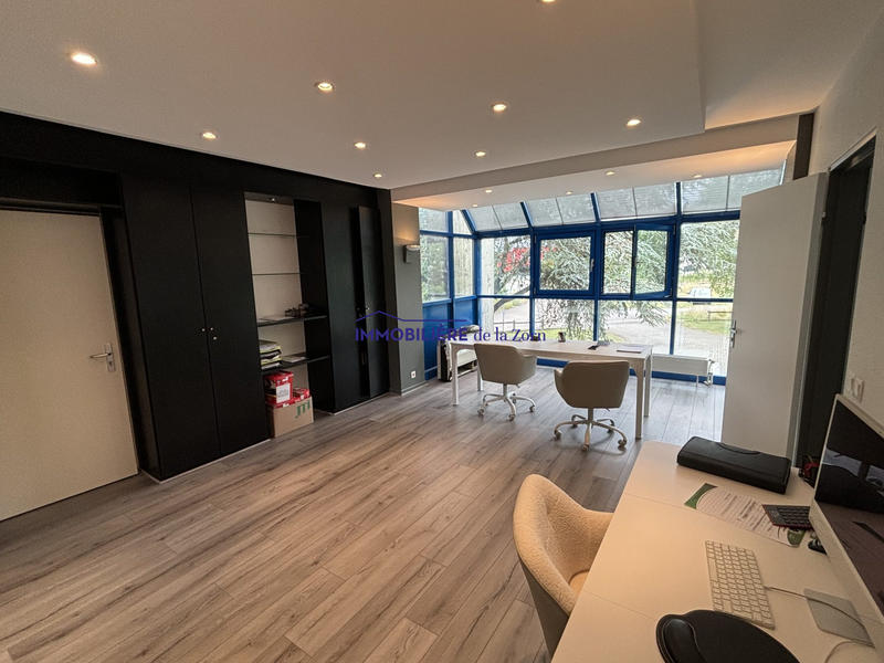 Local commercial - 323 m²