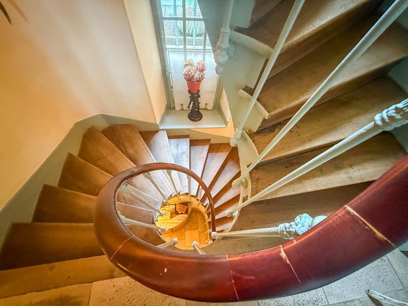 Maison - 280 m² - 10 pièces