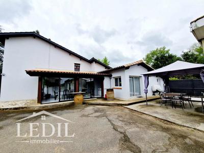 Propriété - 170 m² - 6 pièces