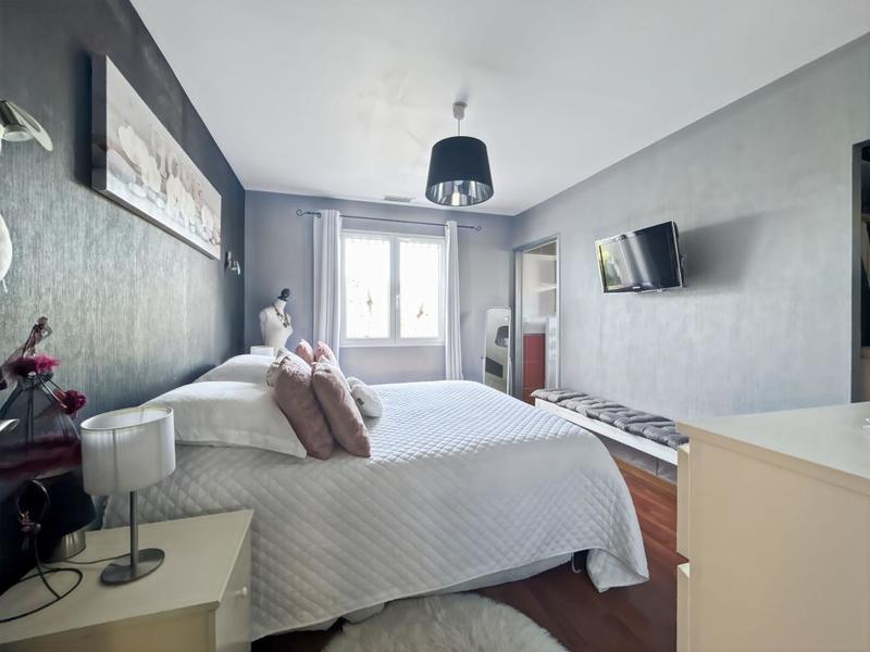 Maison - 238 m² - 8 pièces