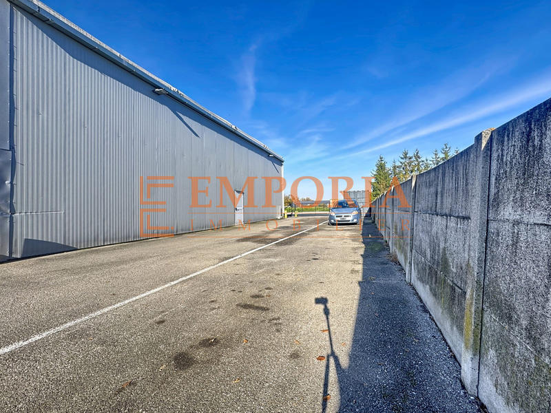 Entrepôt - 300 m²