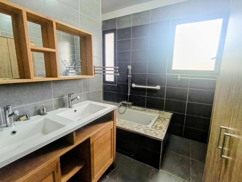 Maison contemporaine - 143 m² - 5 pièces