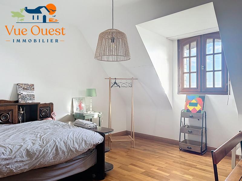 Maison traditionnelle - 147 m² - 8 pièces