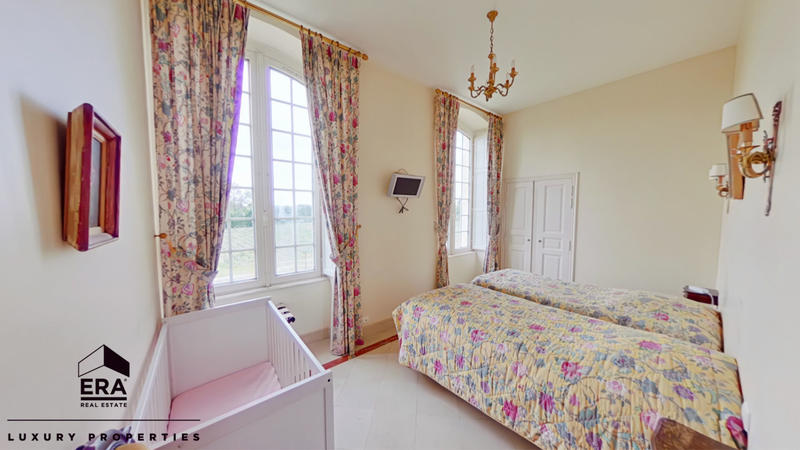 Château - 600 m² - 15 pièces