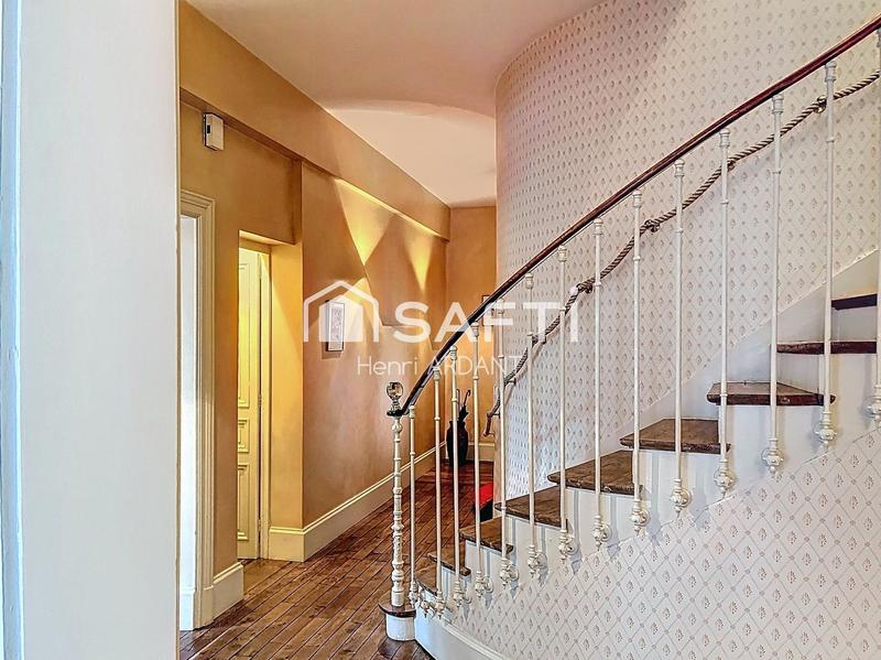 Appartement - 180 m² - 6 pièces