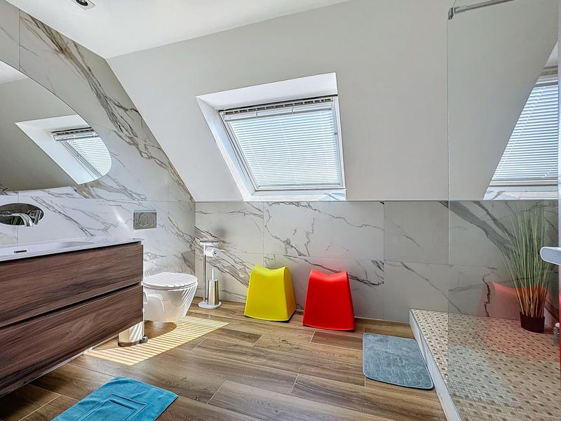 Maison - 180 m² - 9 pièces