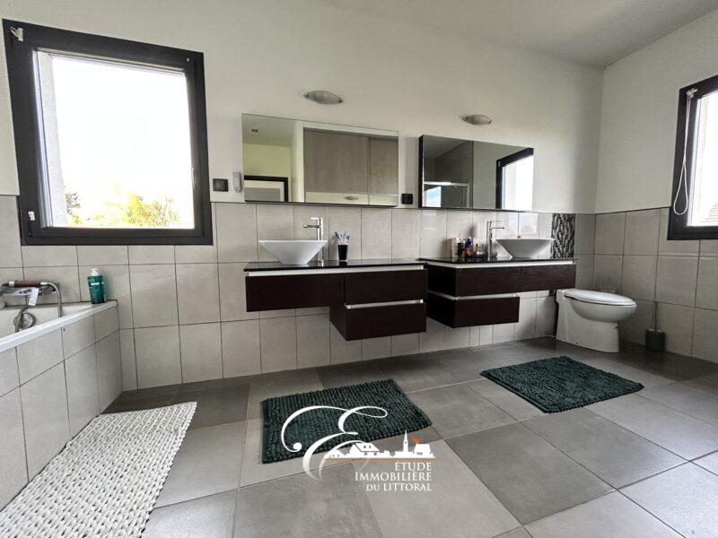 Maison - 299 m² - 9 pièces