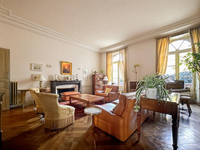 Maison - 320 m² - 12 pièces