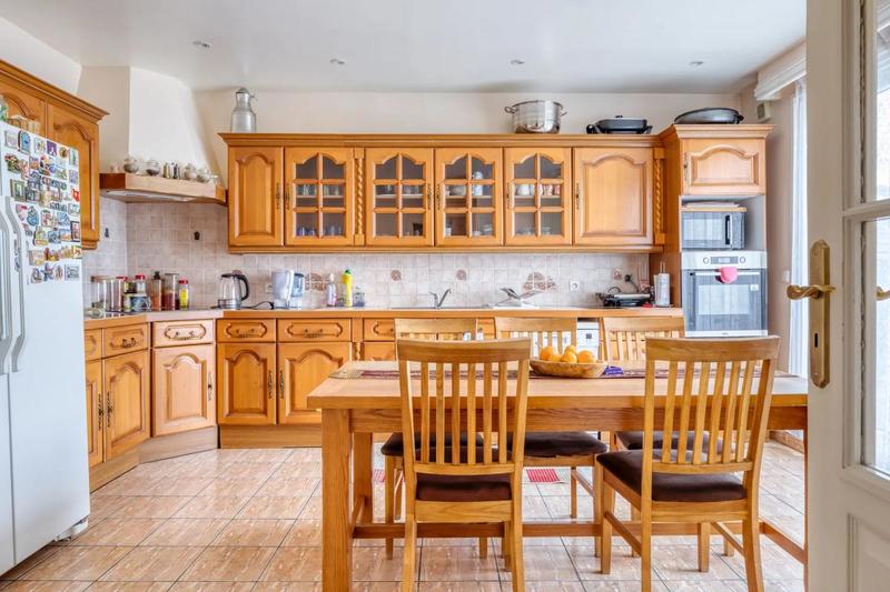 Maison - 225 m² - 10 pièces