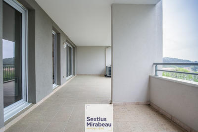 Appartement - 90 m² - 4 pièces