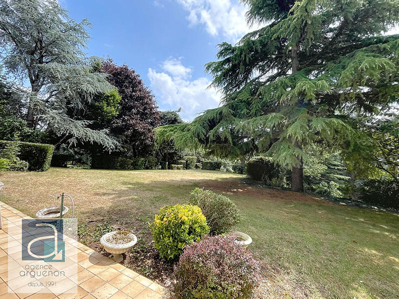 Maison - 290 m² - 10 pièces