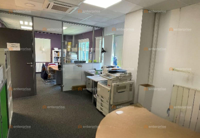 Local d'activité / Entrepôt - 446 m²