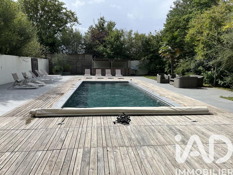 Maison - 312 m² - 10 pièces