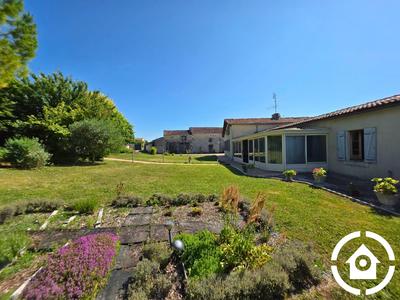 Maison ancienne - 273 m² - 9 pièces