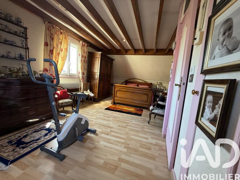 Maison - 238 m² - 9 pièces