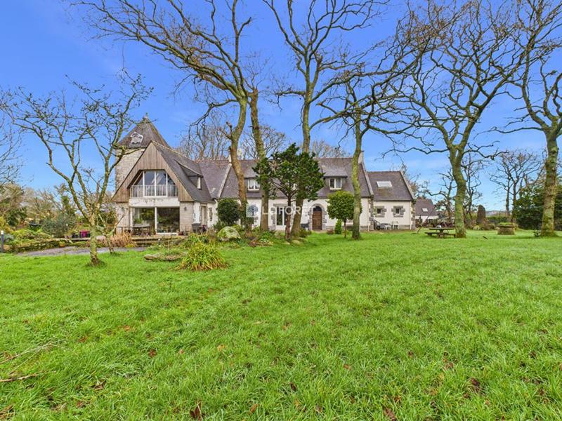 Propriété - 323 m² - 13 pièces