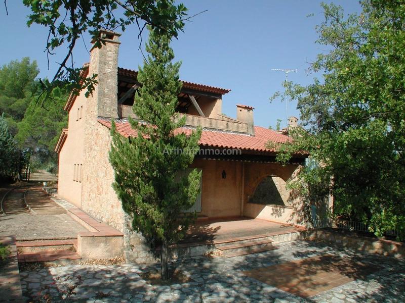 Maison - 225 m² - 7 pièces