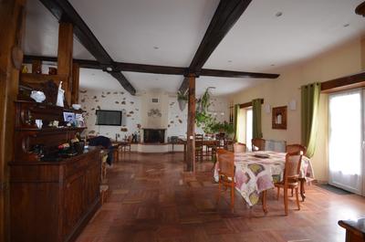 Maison - 210 m² - 6 pièces