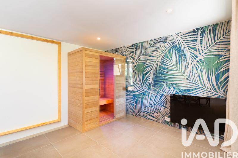 Maison - 234 m² - 9 pièces