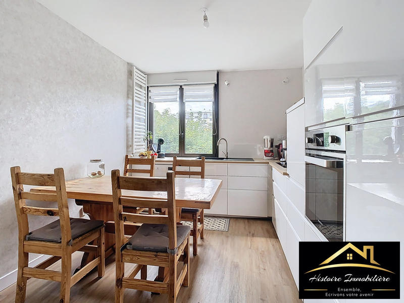 Appartement - 80 m² - 4 pièces