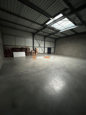 Entrepôt - 220 m²