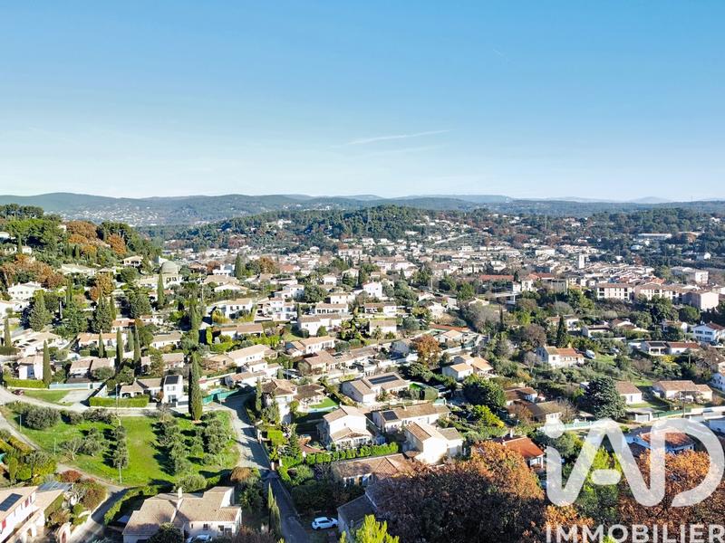 Maison - 207 m² - 8 pièces