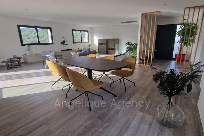 Demeure - 195 m² - 5 pièces