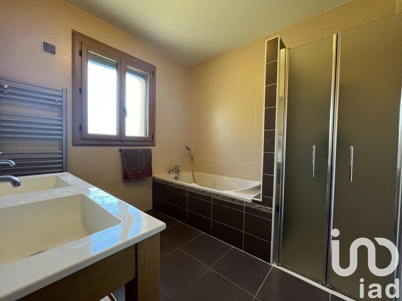 Maison - 180 m² - 7 pièces