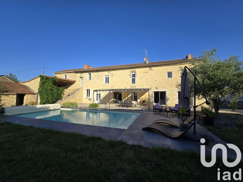 Maison - 208 m² - 9 pièces