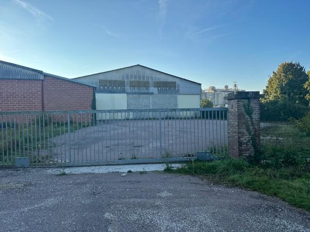 Local d'activités - 4 500 m²