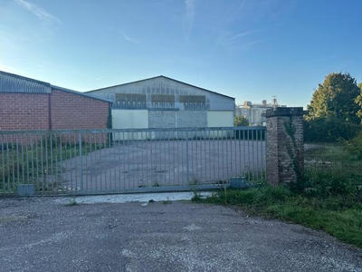Local d'activités - 4 500 m²