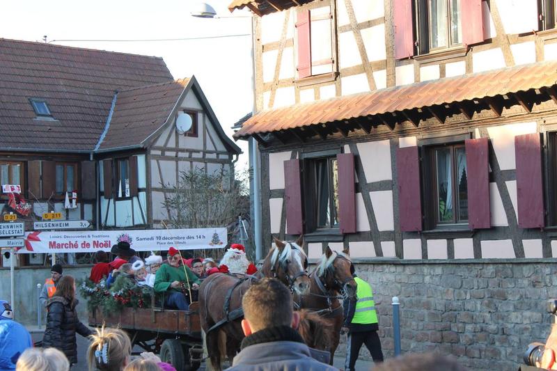 Arrivée du Père Noël en barque et marché de Noël