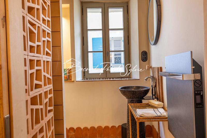 Demeure - 203 m² - 5 pièces