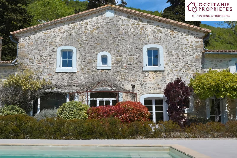 Propriété - 700 m² - 23 pièces