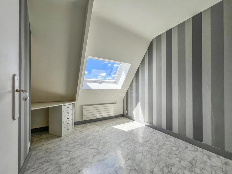 Maison - 180 m² - 8 pièces