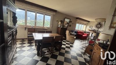 Appartement - 93 m² - 4 pièces