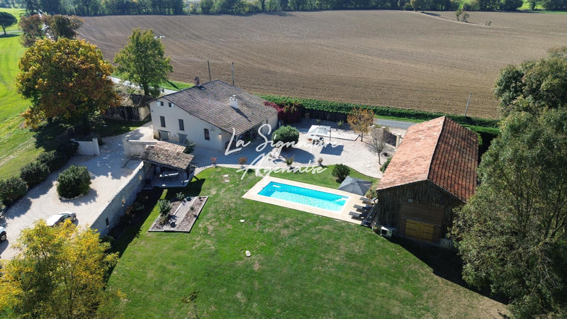 Maison - 230 m² - 5 pièces