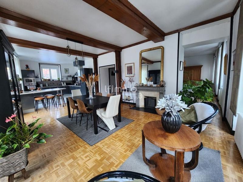 Maison - 208 m² - 9 pièces